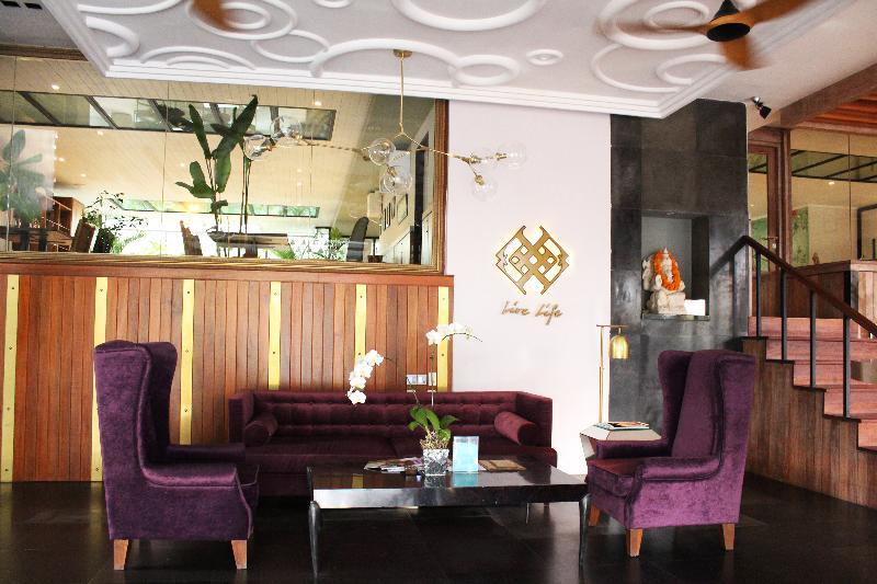 Hotel L