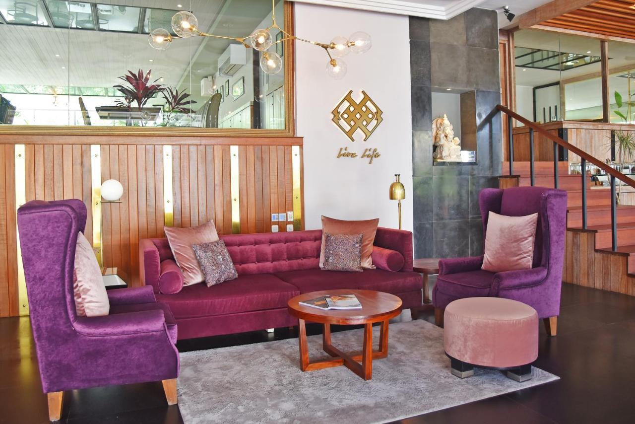 Hotel L